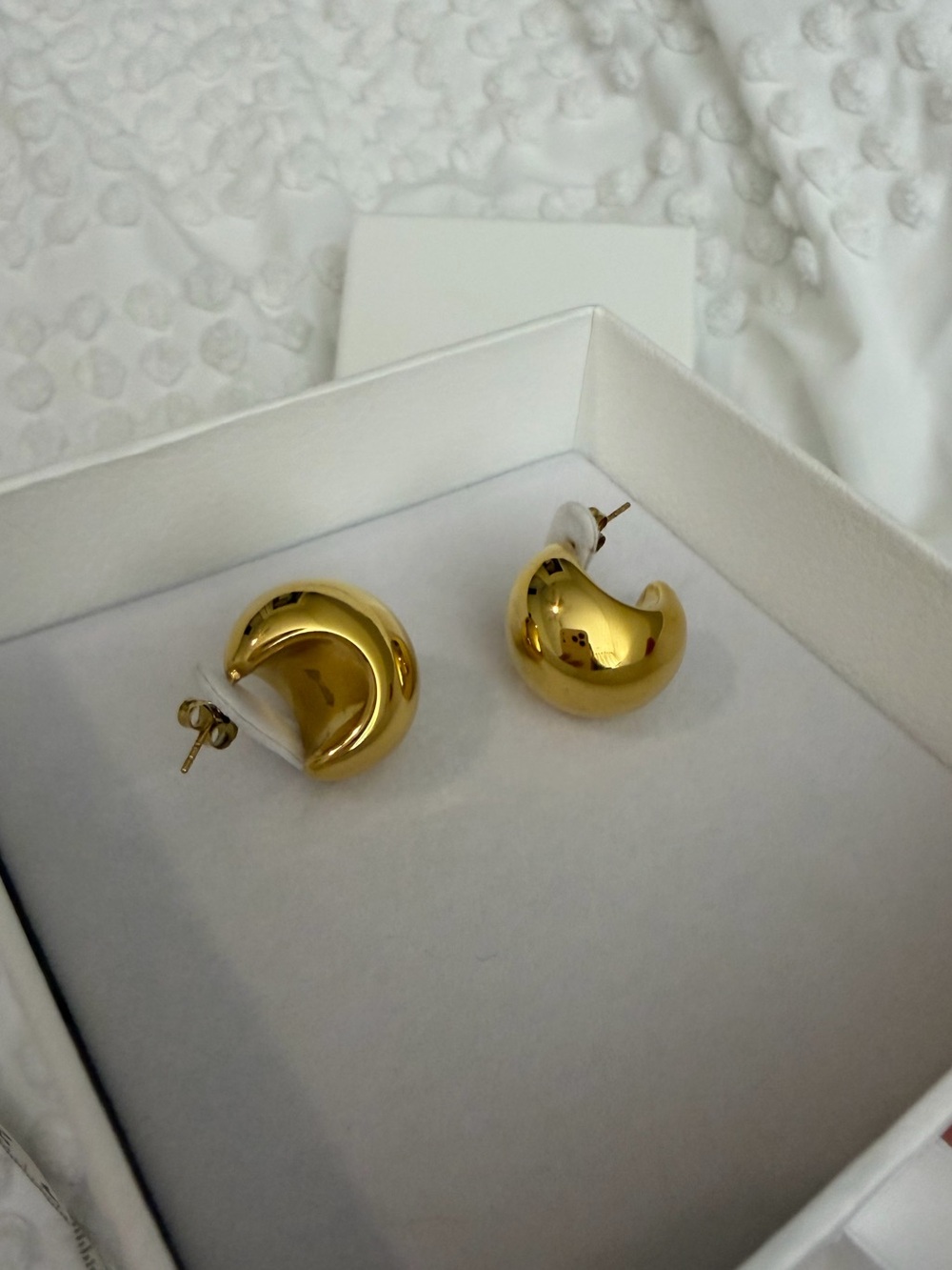 Cendre Bobbi Crescent Earrings Gold Teardrop with Box - Picture 2 of 5